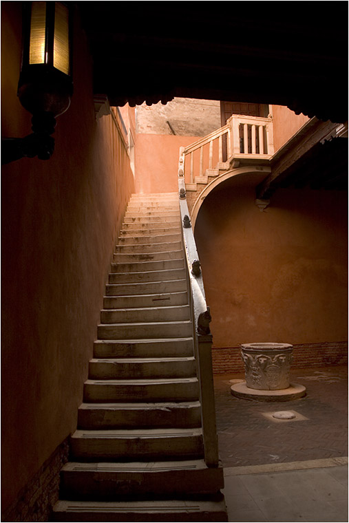 Eine Treppe in Venedig
