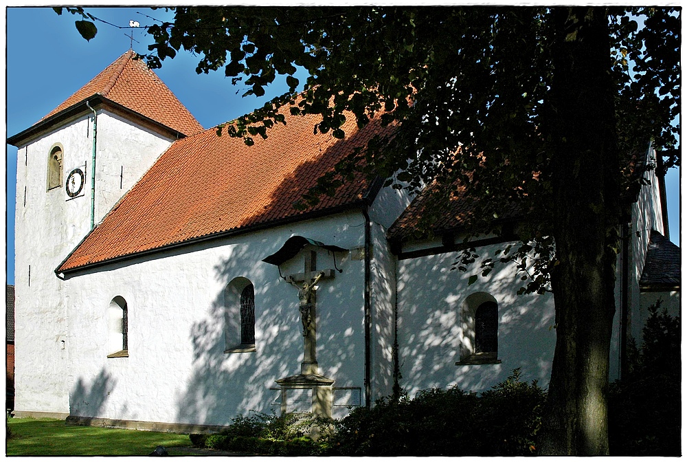 Eine typische romanische Dorfkirche des Münsterlandes
