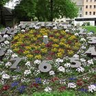 eine uhr mit blumen zeiger kommen noch ran