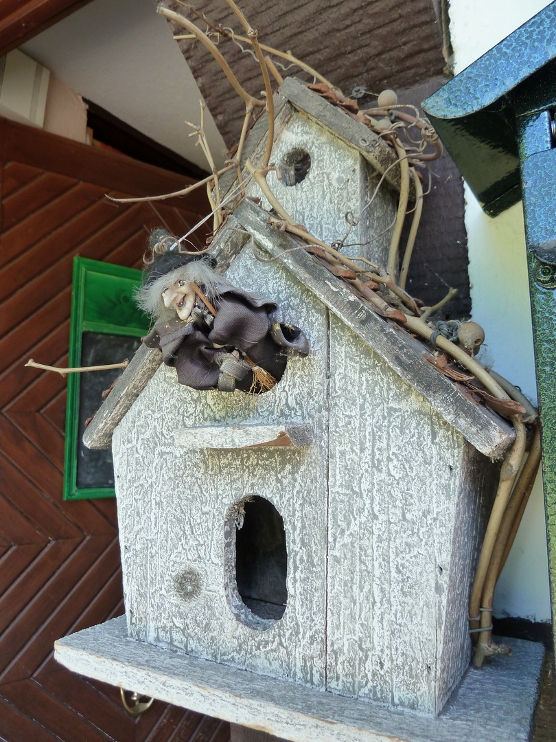 eine Uhr oder Vogelhaus mal anders