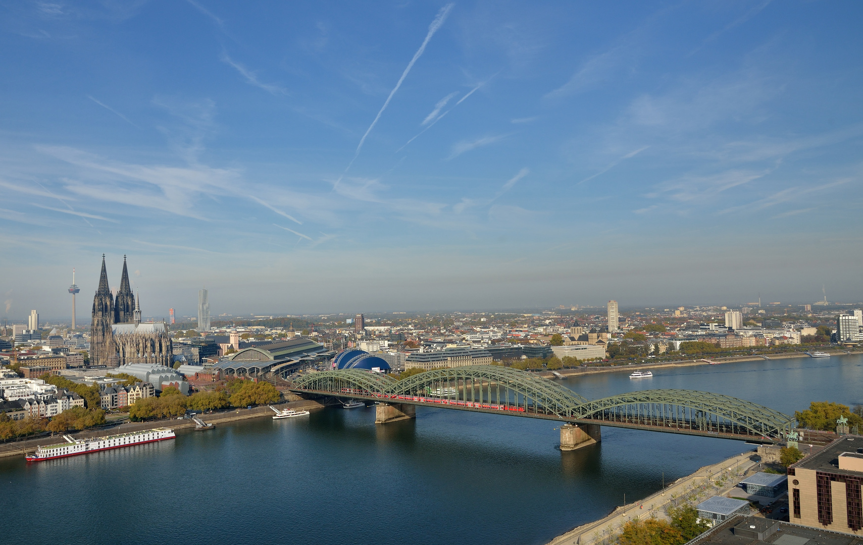 Eine unerkannt gebliebene 111 am 17.10.18 auf der Hohenzollernbrücke in Köln