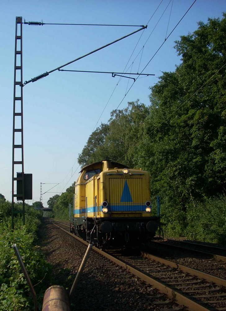 Eine V 100 - an der "BauernSchranke" in Ratingen