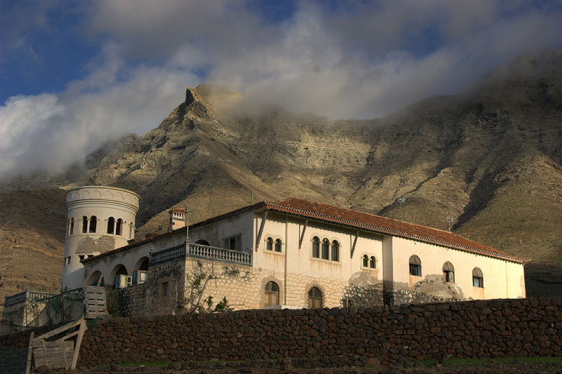 Eine Villa und sonst nur Berge