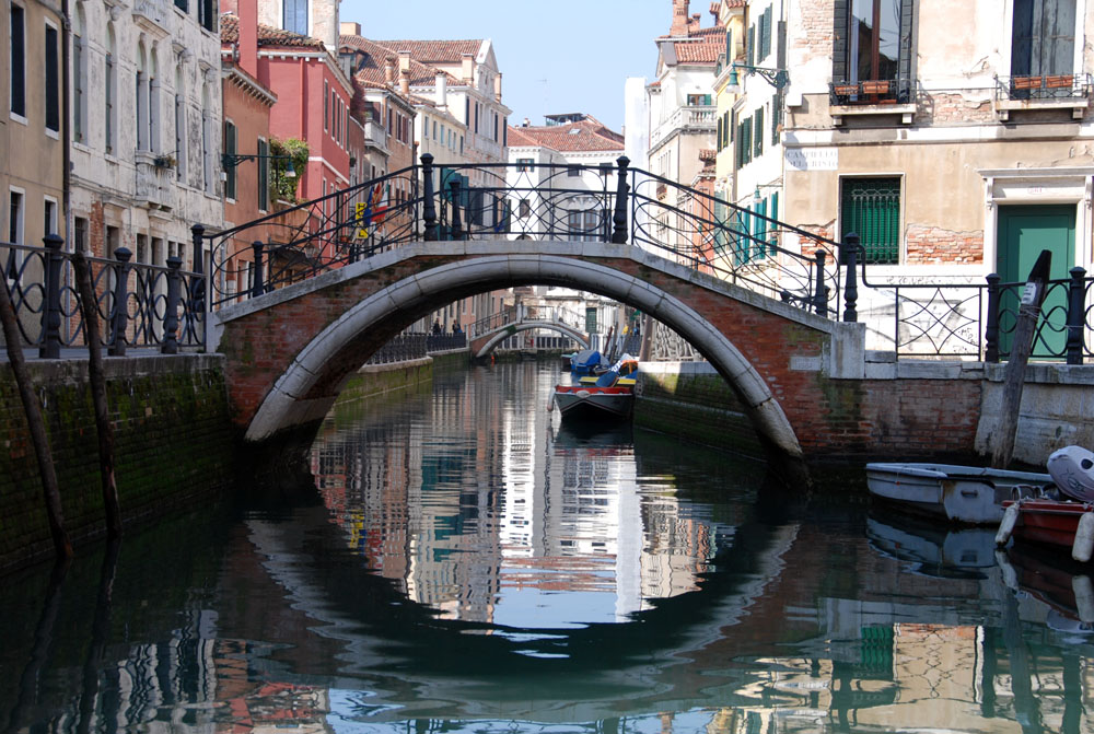 eine von vielen Brücken in Venedig
