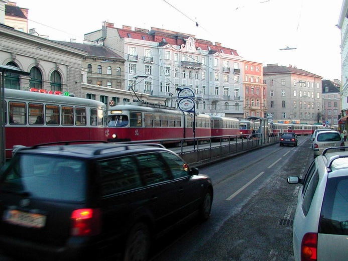 Eine Wand von Straßenbahnen