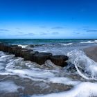 Eine Welle glänzendes Wasser