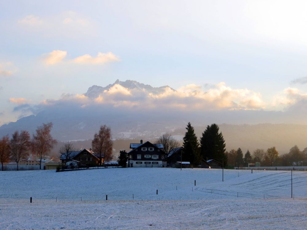 Eine Winterdecke legt sich über Emmen ...