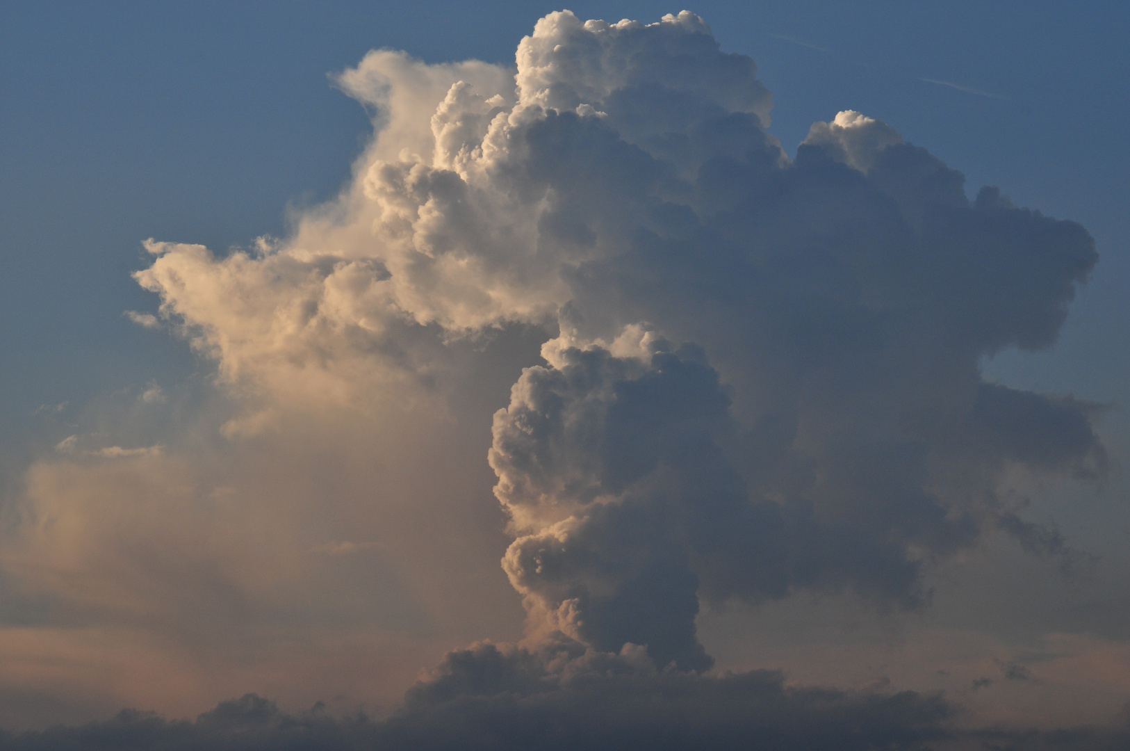 eine Wolke am Abend