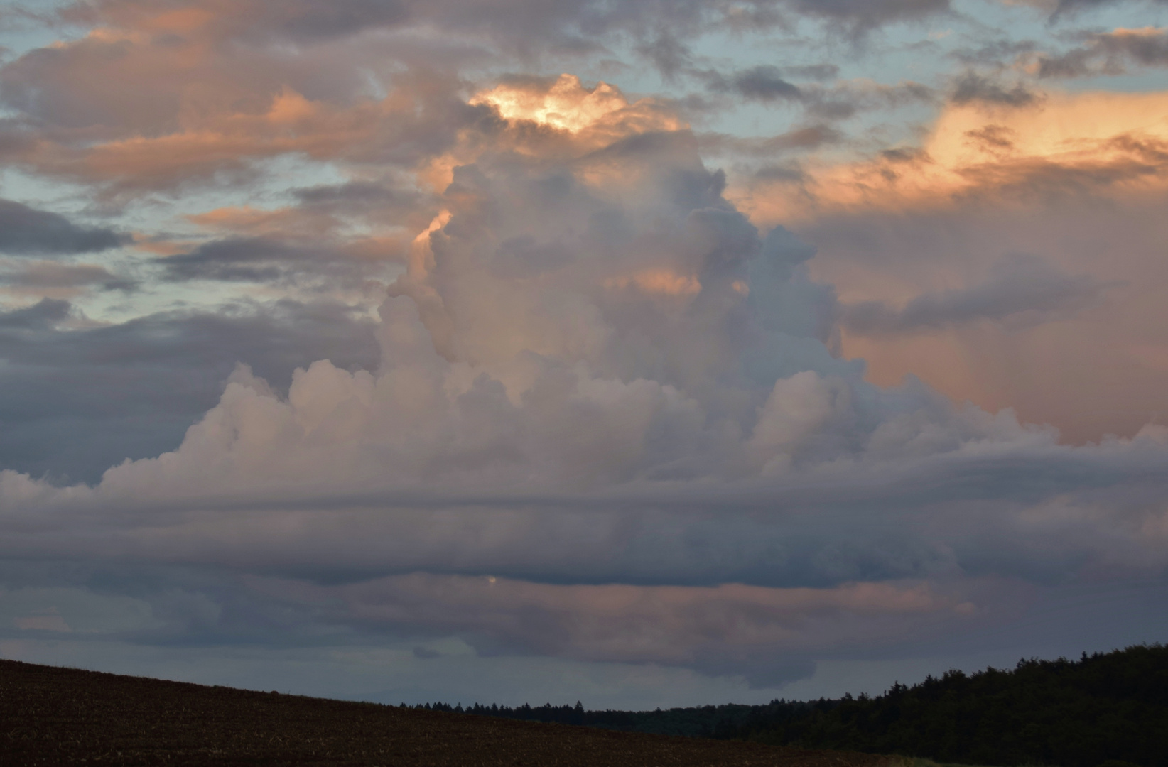 eine Wolke explodiert