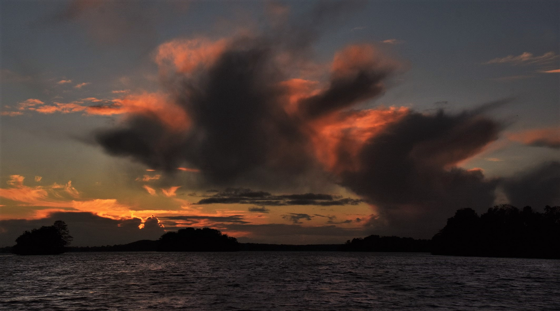 Eine Wolke zum Sonnenuntergang....