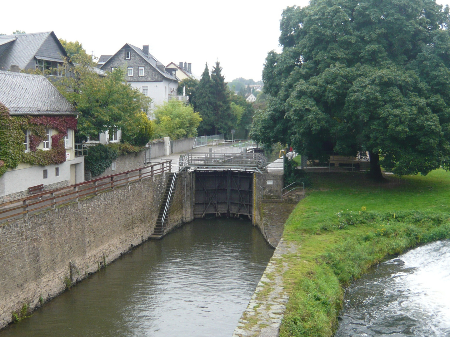 Eine Wunderschöne Alte Lahn Schleuse .