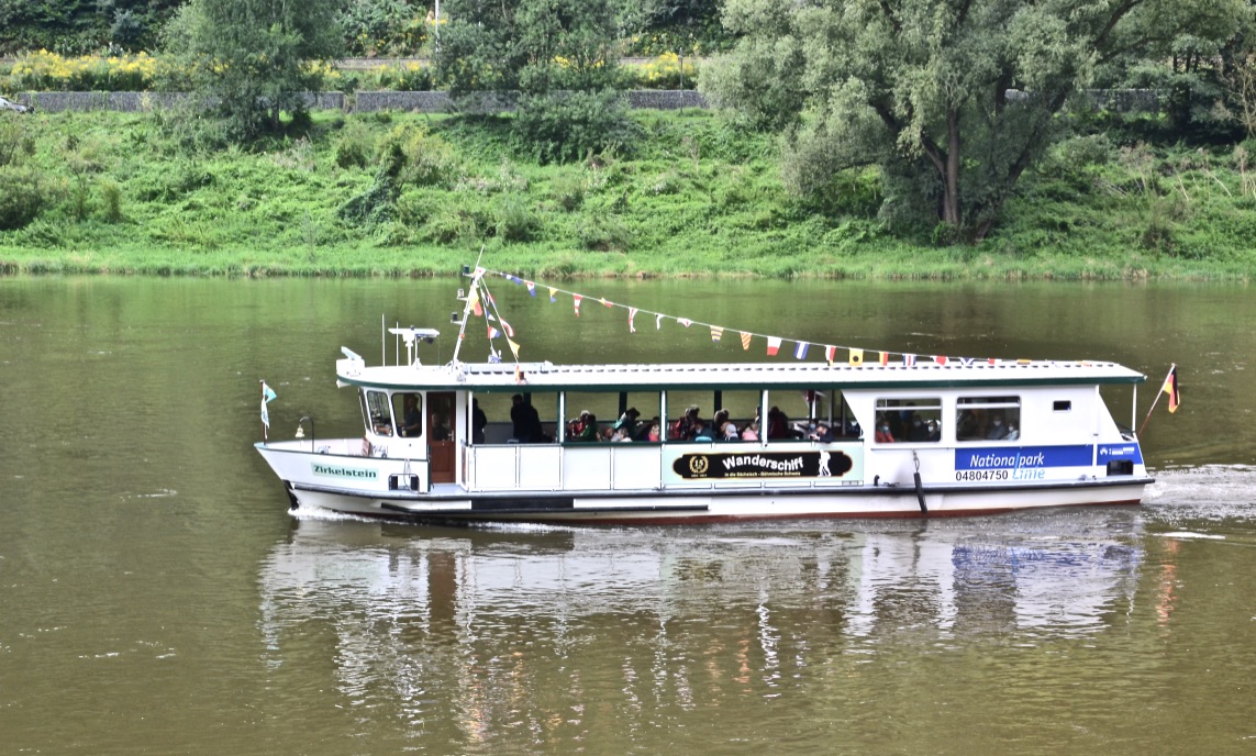 Einem Dampfer auf der Elbe…