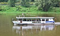 Einem Dampfer auf der Elbe…