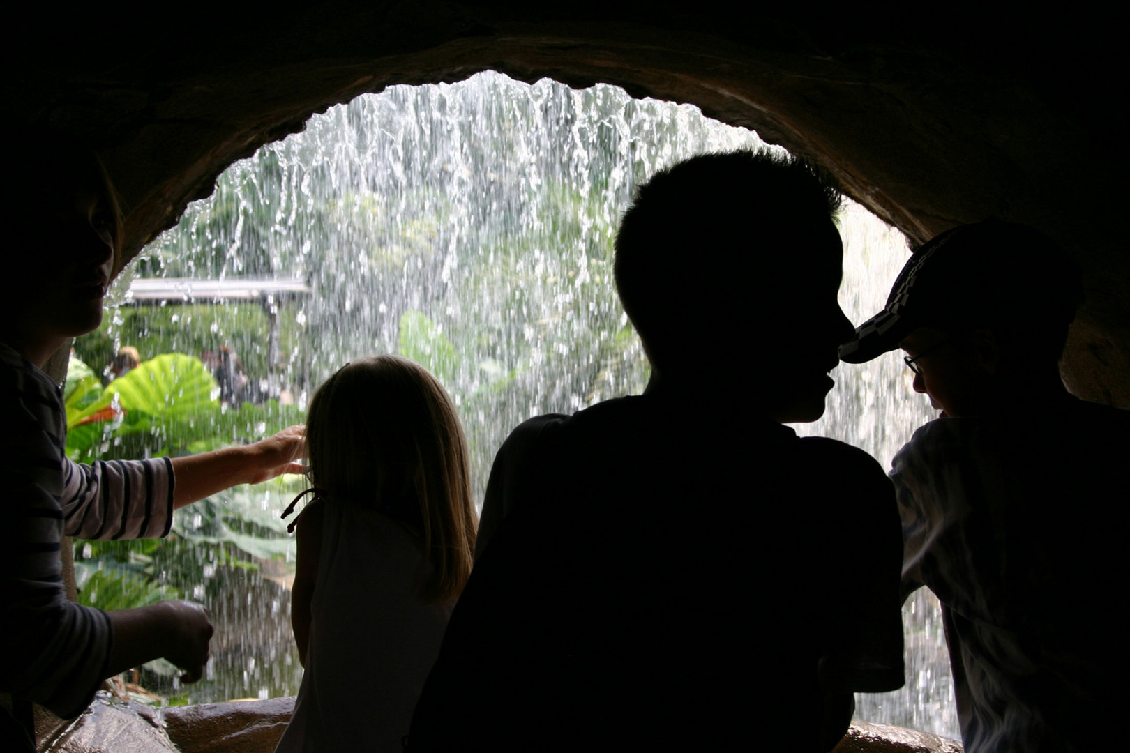  einen Blick durch den Wasserfall riskieren