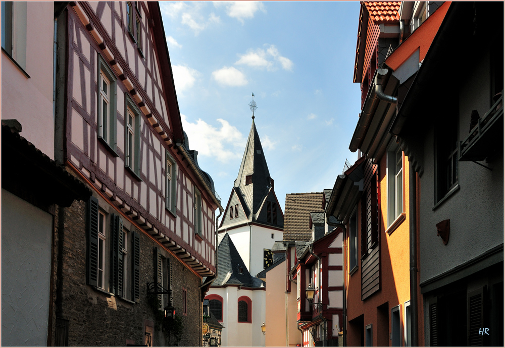 Einen Durchblick auf die Unionskirche in Idstein.