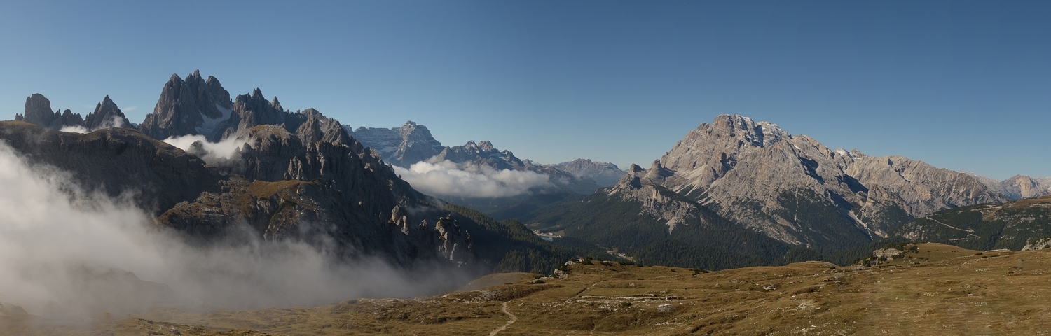 Einen grandiosen Blick auf die Cadini Cruppe die höchste Erhebung  (2839 m) links im Bild...