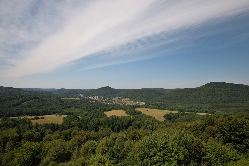 Einen herrlichen 360-Grad-Rundblick über die Wälder genießt man vom 17 m hohen Bergfried....