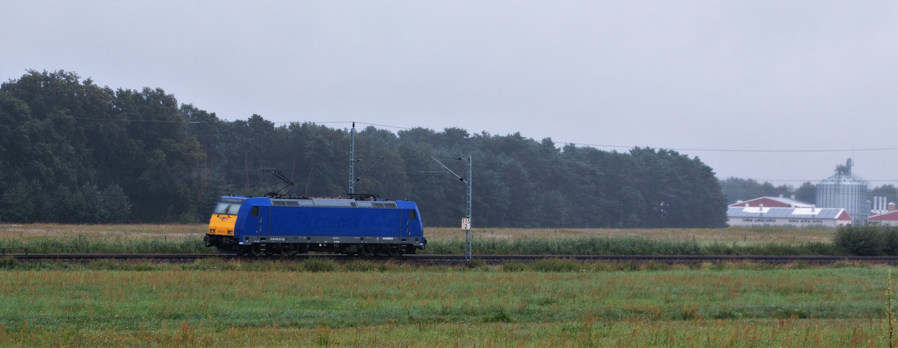 Einen Regen-Zugverkehr...