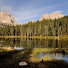 Einen schönen Blick auf die Südseite der Drei Zinnen hat man vom Lago d'Antorno...