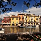 Einen sehr schönen Hafen hat  Malcesine (Gardasee).