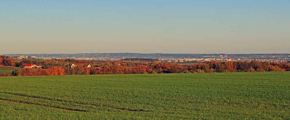 Einen solchen Blick von Burkhartswalde ins Dresdner Zentrum mit einer Normalaufnahme...