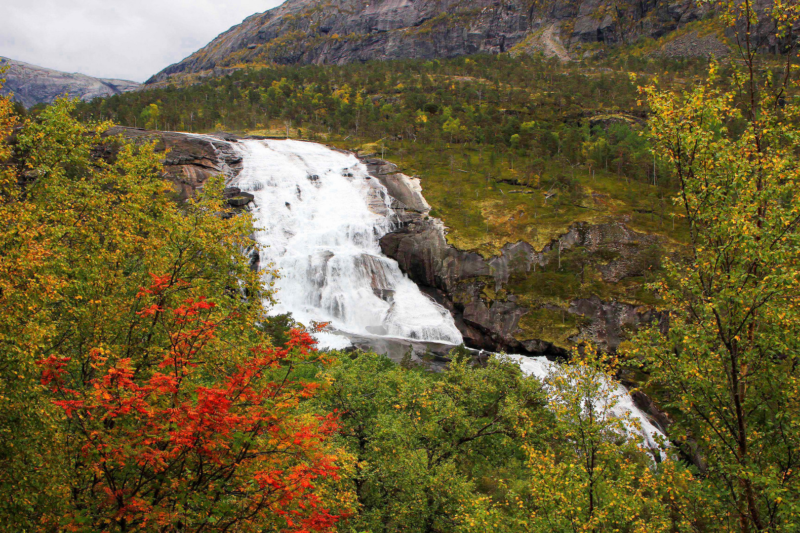 Einer der 4 Wasserfälle im Husedalen / Norwegen