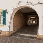 Einer der Ein-Durchgänge zum Stadtmauerrundgang in der Historischen Altstadt von Freinsheim (Pfalz).