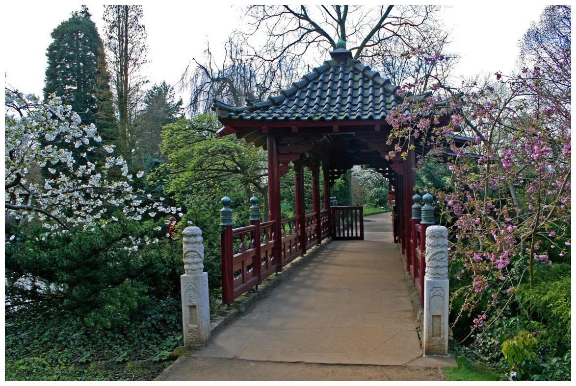 einer der Eingänge im japanischen Garten in Leverkusen II