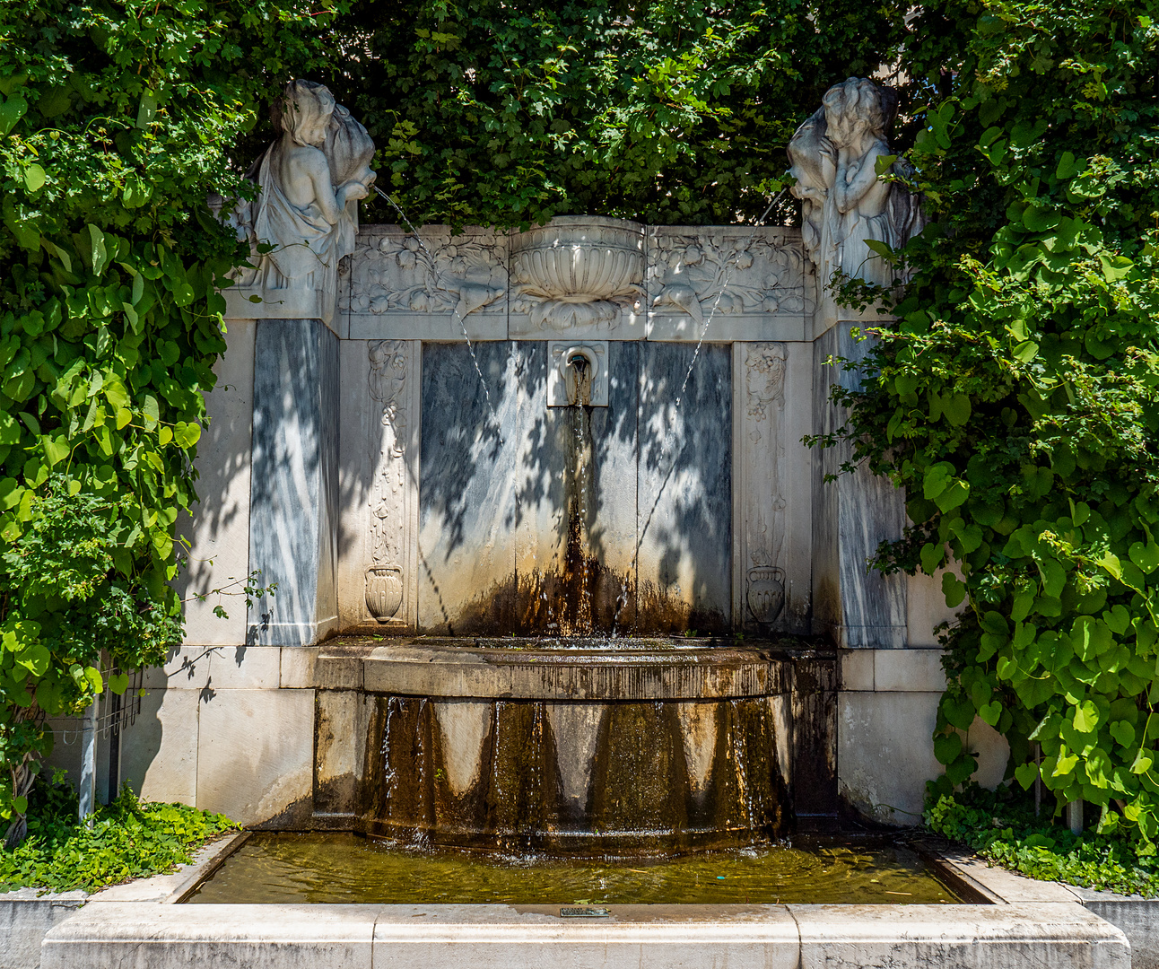 einer der plätscherbrunnen...