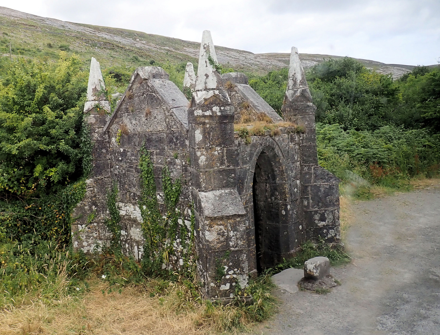 Einer der vielen heiligen Brunnen in Irland...