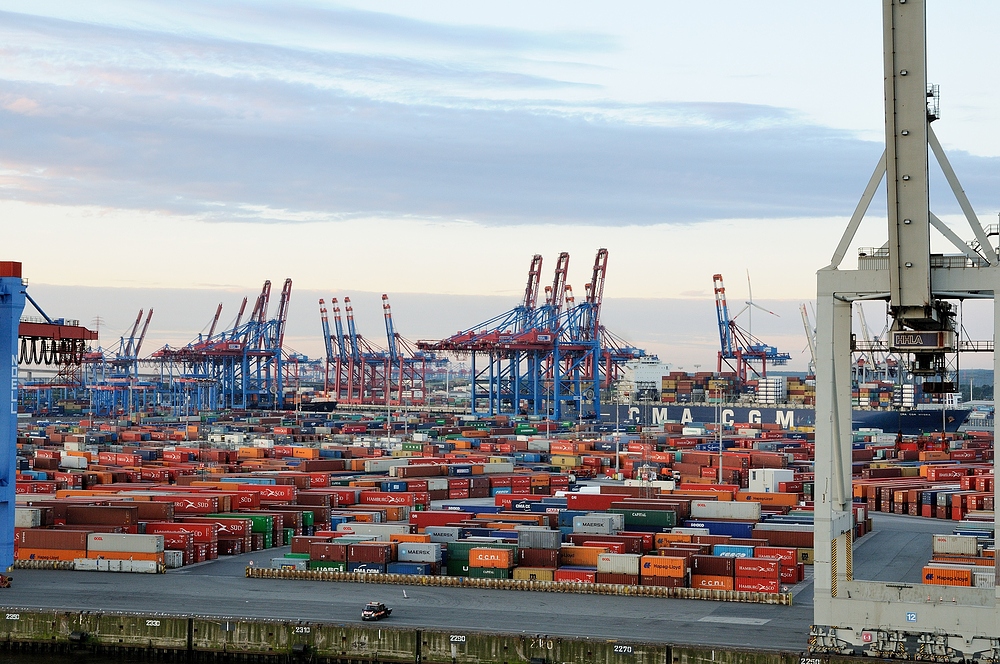 Einer der vier großen Containerterminals im Hamburger Hafen.