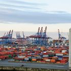Einer der vier großen Containerterminals im Hamburger Hafen.