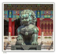 EINER VON VIELEN CHINESISCHEN DRACHEN