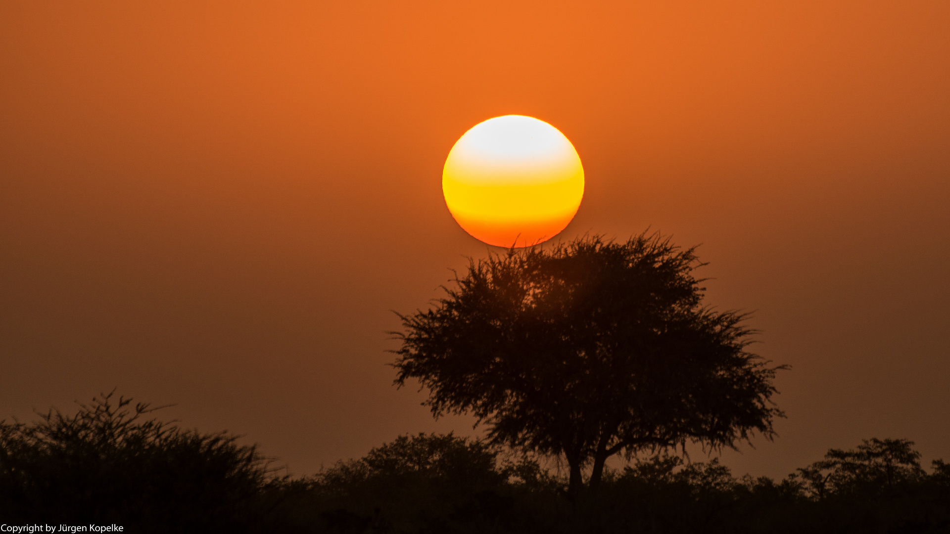 einer von vielen Sonnenuntergänge irgendwo in Namibia