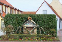 Einer von zwei Osterbrunnen in Effeltrich