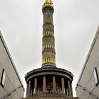 Eines der bekanntesten Wahrzeichen Berlins, steht Mitten im Tiergarten...