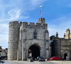 Eines der erhaltenen Stadttore von Canterbury