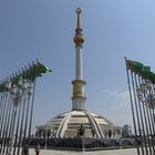 Eines der vielen Denkmäler in Ashgabat / Turkmenistan