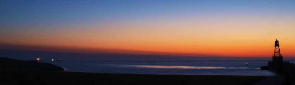 Eines Morgens...Wilhelshaven schläft noch...