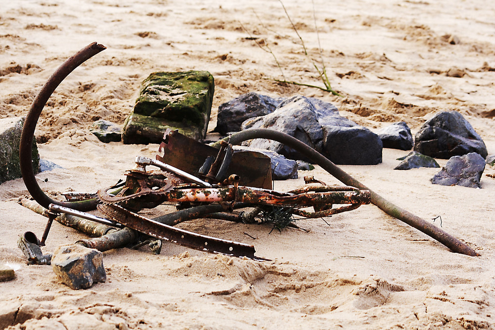 einfach am Strand entsorgt