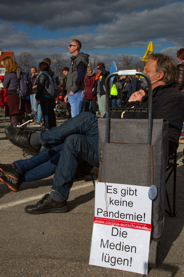 Einfach das Gegenteil behaupten