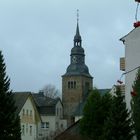 Einfach mal die Kirche (mitten) im Dorf lassen.