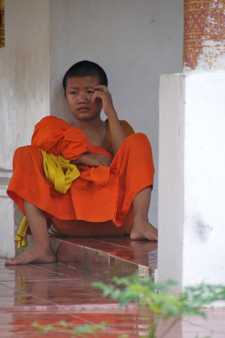 einfach mal sitzen und nichts tun, luang prabang, laos 2010