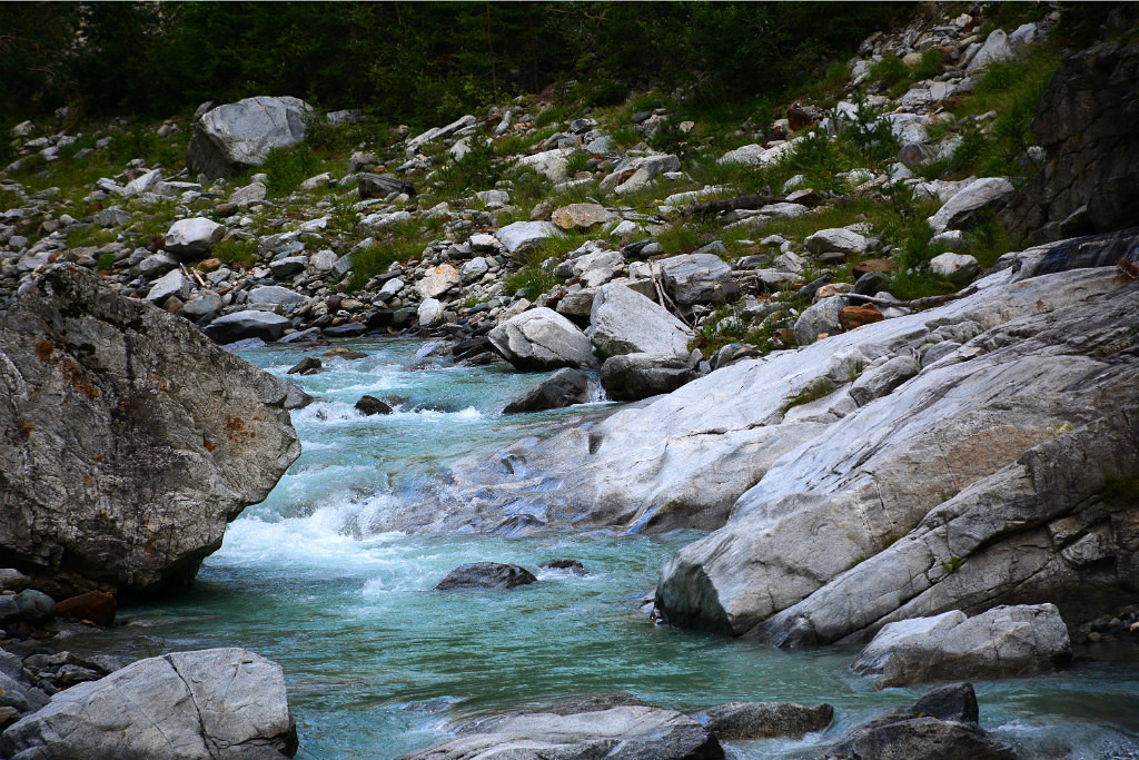 Einfach "Rheines Wasser" in Schweizer Alpen