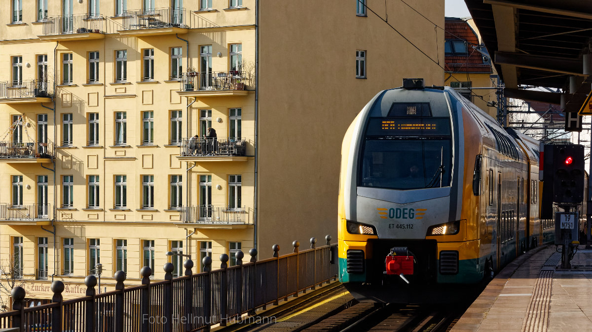 EINFAHRT BAHNHOF FRIEDRICHSTRASSE