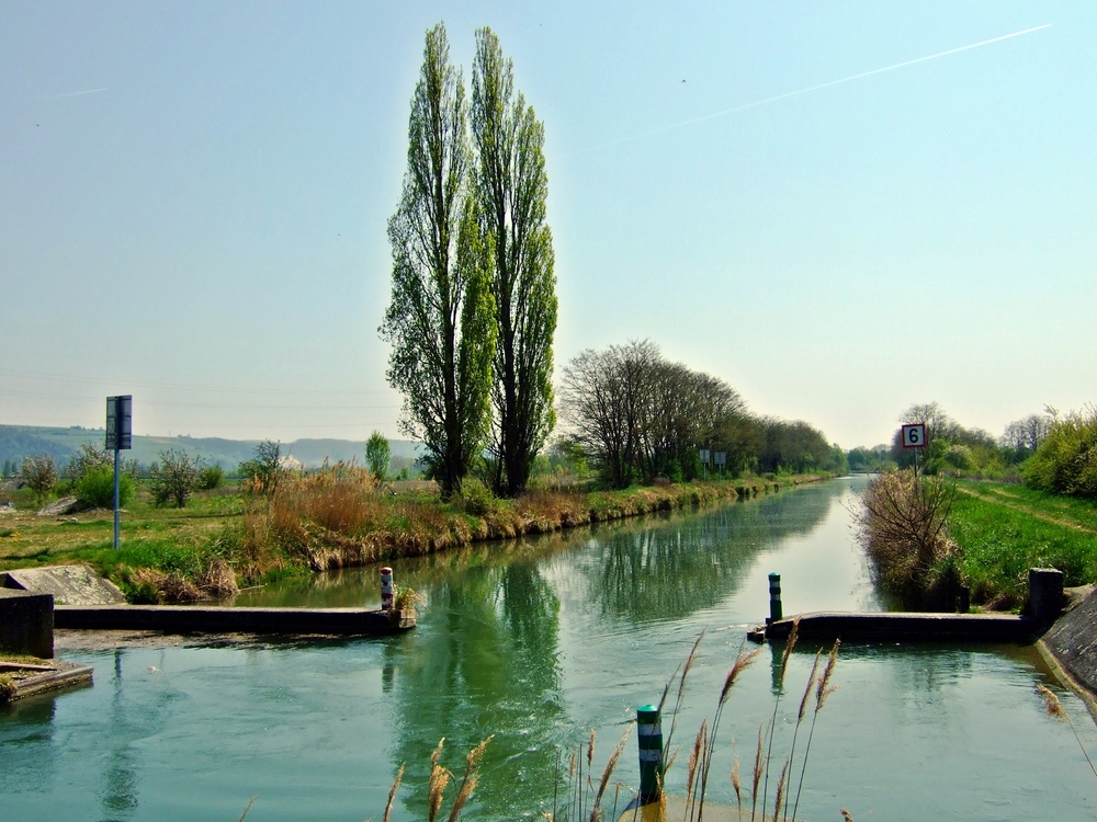 Einfahrt bei Niffer, genannt "Loch Ness", in den Canal de Huningue