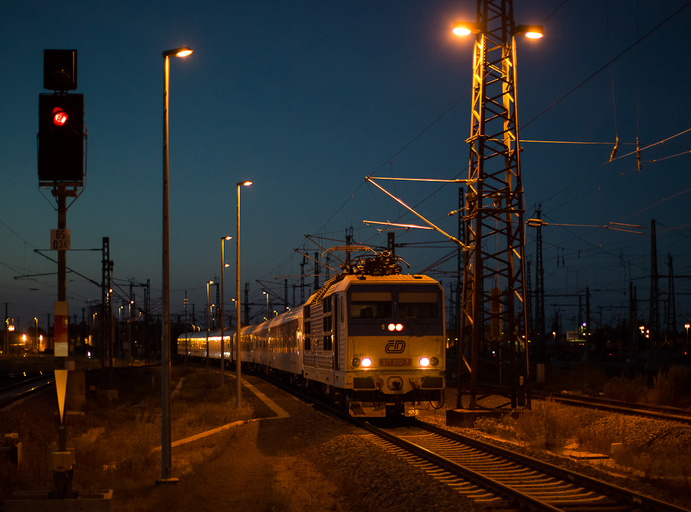 Einfahrt CNL 458 in Leipzig Hbf