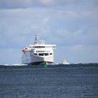 einfahrt der neuen Hybridfähre - Berlin - in den Hafen von Warnemünde