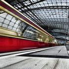 Einfahrt der S-Bahn Berliner Hauptbahnhof