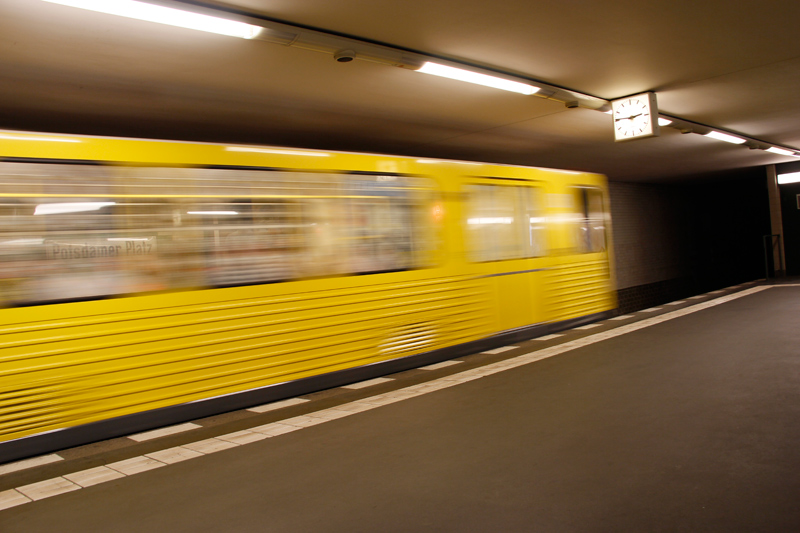 Einfahrt der U-Bahn